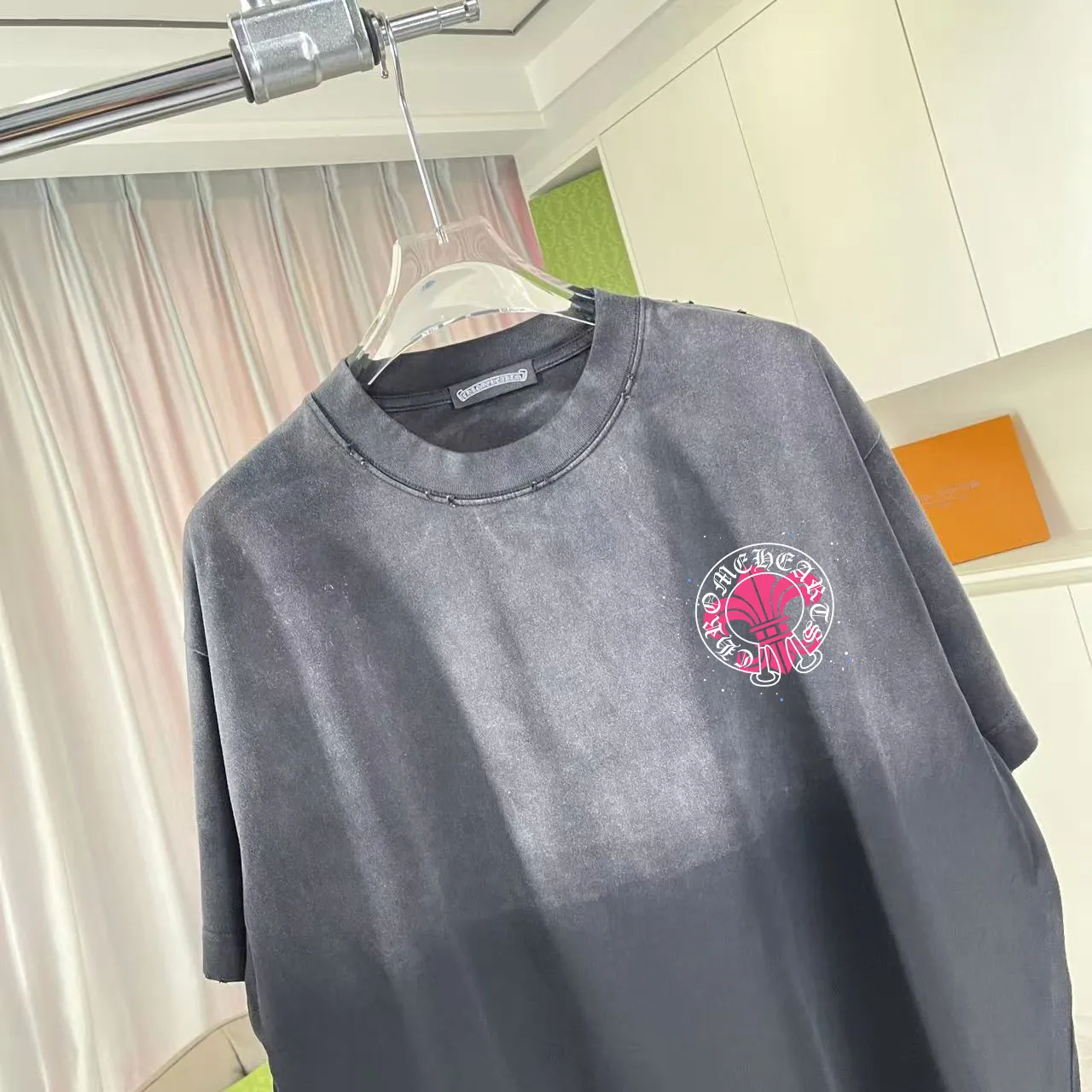 🅿️190 ch Crow 2025 new summer style, washed, distressed, spray-painted, Sanskrit cross print, short-sleeved T-shirt, customized fabric 320g, same style for men and women, size: S M L XL XXL five sizes, color: black, white, gradient black, gradient red